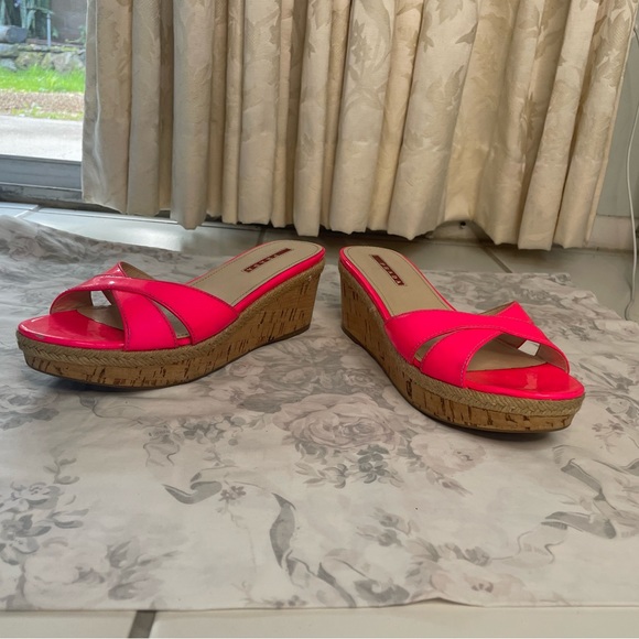 Authentic Prada platform sandals in neon hot pink in patent leather - Picture 7 of 15